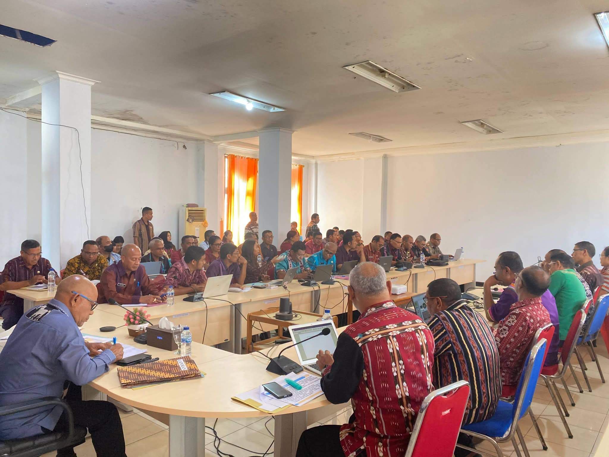 Pimpin Rapat Evaluasi APBD 2026, Bupati Kanis: OPD Jangan Fokus Menghabiskan Anggaran 