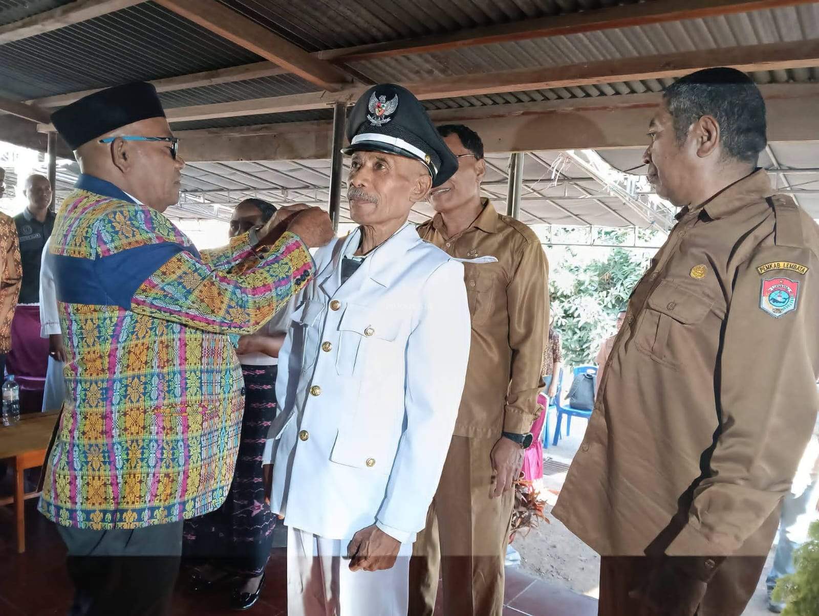Bupati Lembata Lantik Yohakim Dasion Jadi Kades PAW Lamalera A